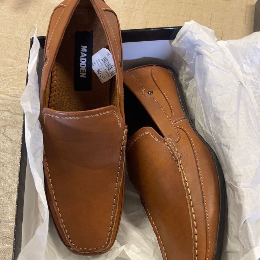 Steve Madden tan loafers NIB never worn